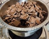 આલમંડ ડાર્ક ચોકલેટ (Almond Dark Chocolate Recipe In Gujarati) રેસીપી સ્ટેપ1ફોટો