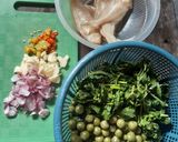 Foto langkah ke 2 dari resep Oseng daun singkong dan poka.