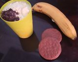 A picture of step 1 of Banana and Biscuit Milkshake.