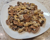 Foto del paso 5 de la receta: Revuelto de champiñones y calabacín
