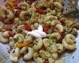 A picture of step 4 of Basil pesto macaroni.