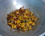 Foto langkah ke 4 dari resep Tumis Kentang Pedas.