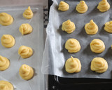 Foto del paso 5 de la receta: Croquembouche (masa choux y crema pastelera)