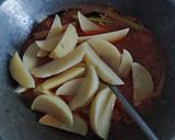 Foto langkah ke 4 dari resep Semur Kentang Tahu Udang.
