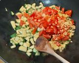 Tejszínes-cukkinis tészta olívabogyóval recept fázis 2 fotója