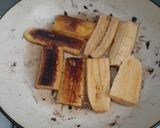 Foto langkah ke 2 dari resep Pisang Bakar Topping Keju, Coklat dan SKM.