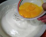 Foto langkah ke 2 dari resep Bolu mungil.