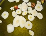 Foto del paso 6 de la receta Patatas confitadas al aroma de langostinos al ajillo