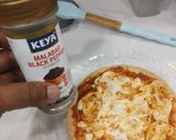 A picture of step 4 of Onion capcicum tomato pizza.