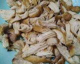 Foto langkah ke 2 dari resep Ayam Suwir Pedas.