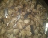 A picture of step 1 of Mushroom xacuti.