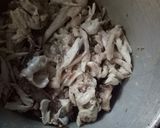 Foto langkah ke 2 dari resep Ayam suwir sambal matah.