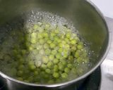 A picture of step 1 of Makhana Matar Masala.
