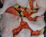 Foto del paso 3 de la receta: Pollo al horno con patatas y verdura al vino blanco