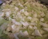 Foto del paso 3 de la receta: Ensalada de col con aderezo de lima, leche de coco y cacahuetes