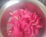 A picture of step 1 of Aqua de Jamica (Hibiscus tea).