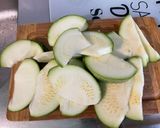 Une image de l'étape 2 de Duo de courgettes et aubergine chinoise aux gingembre et épices.