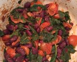 A picture of step 3 of Tomato, kidney bean and spinach baby food.