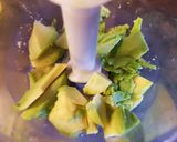 Foto del paso 3 de la receta Crema de calabacín con aguacate y cacahuetes