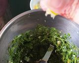 A picture of step 2 of Theekhi Dhaniya Pudina ki chutney.