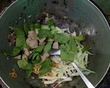 Foto langkah ke 3 dari resep Mie goreng tek tek.