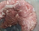 รูปขั้นตอนการทำที่ 1 ของ หมูผัดกะปิ