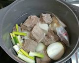 A picture of step 5 of Beef Bone Soup (Galbitang).