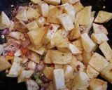 Foto langkah ke 2 dari resep Oseng kentang pedas kering enak.