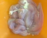 Hình bước làm 1 của món Gà cuốn phomai