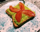 Foto del paso 5 de la receta: Tostado con guacamole y 🍅
