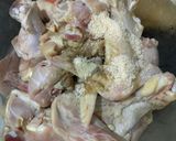 Foto langkah ke 1 dari resep Garlic Pepper Wing and Thigh Chicken.