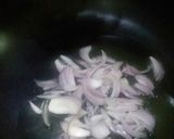 A picture of step 4 of Chicken qorma.