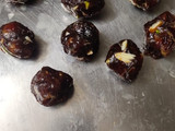 સ્ટફ્ડ પીનટ લાડુ(stuff peanut ladu recipe in gujarati)