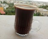 صورة لخطوة 2 من وصفة هوت شوكليت بهيك جو 👌😋