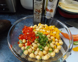 Foto del paso 2 de la receta: Ensalada de garbanzos “tierra y mar”