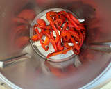 Foto del paso 3 de la receta: Chile relleno de atún con salsa de pimiento