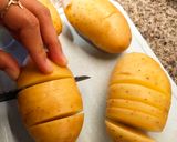 Foto langkah ke 2 dari resep Hasselback Potatoes.