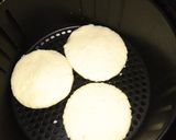 Foto del paso 3 de la receta: Arepas de queso en el airfryer