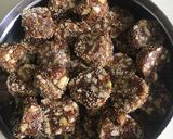 ડ્રાયફ્રુટ ડેટસ રોલ (Dryfruit Dates Roll Recipe In Gujarati) રેસીપી સ્ટેપ5ફોટો