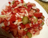 Foto del paso 2 de la receta: Ensalada criolla con pepinillos..