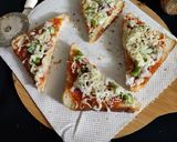 બ્રેડ પીઝા (Bread Pizza Recipe In Gujarati) રેસીપી સ્ટેપ3ફોટો