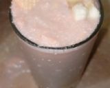 A picture of step 4 of Banana Apple choco shake.
