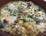 Foto del paso 4 de la receta: Muslitos de pollo al Roquefort con dátiles y zumo de naranja 🍗