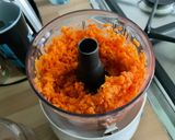 Une image de l'étape 4 de Salade de carottes et tomates aux raisins.