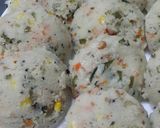A picture of step 8 of Vegetable rava idlis.