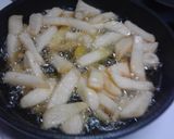 Foto del paso 1 de la receta: Patatas  con huevos rotos al ajo cabañil picantes
