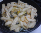 Foto del paso 1 de la receta: Patatas  con huevos rotos al ajo cabañil picantes