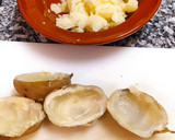 Foto del paso 2 de la receta: Patatas hervidas rellenas de quinoa!!