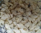 बटाट्याच्या क्रिस्पी काचऱ्या (batatachya crispy kachrya recipe in marathi) रेसिपी स्टेप 2 फोटो 