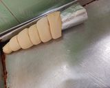 Hình bước làm 3 của món Bánh mì xoắn ốc với khuôn tự làm